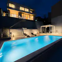 プール夜景