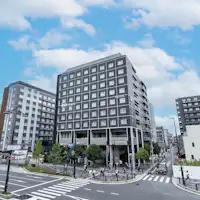 【ホテル外観】横断歩道渡ってすぐ