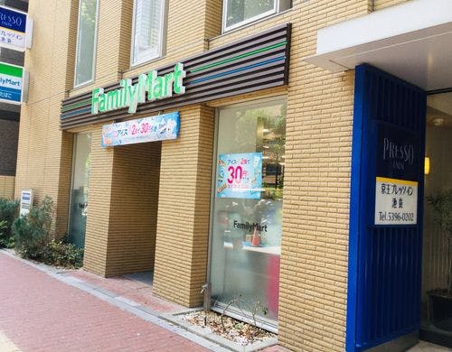 1階　ファミリーマート