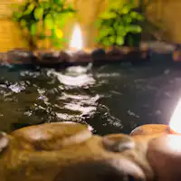 มีบ่อน้ำพุร้อนกลางแจ้ง