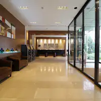【フロント・ロビー】