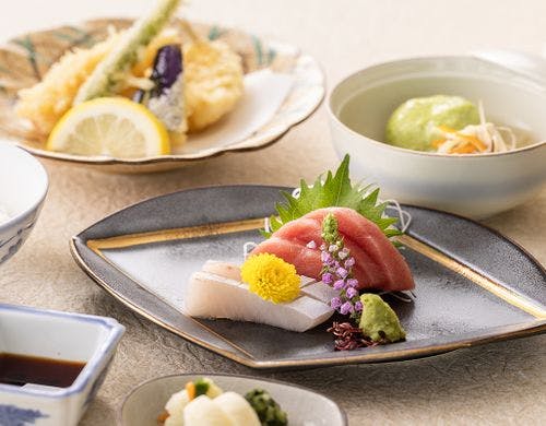 和食レストラン「椿山荘」お食事一例