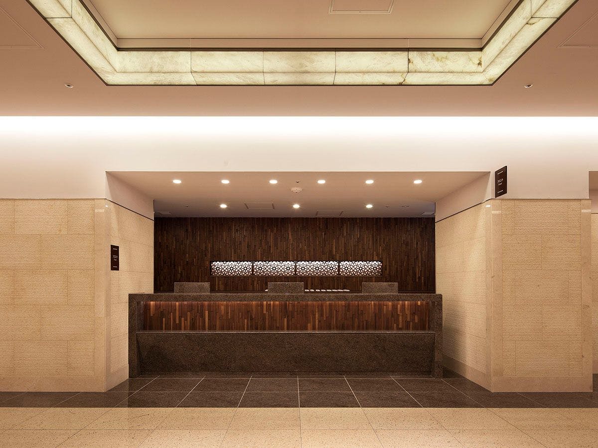 ■Front Desk and Lobby