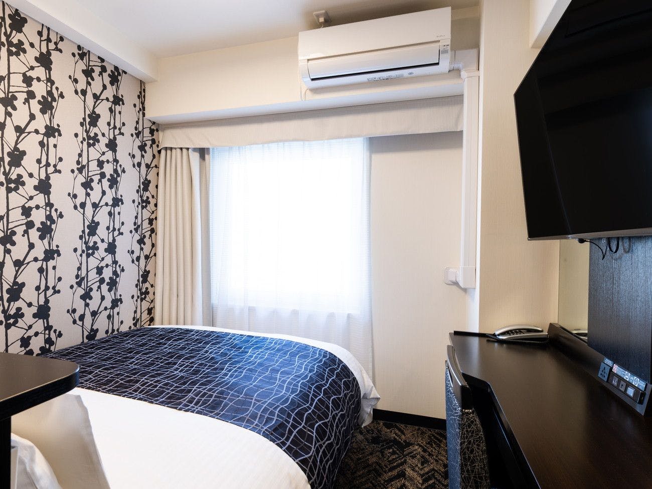 ダブル/広さ11平米/ベッド幅140cm×1台