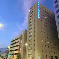 夜のとばりが下りるホテル