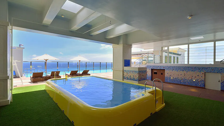 Vessel Hotel Campana Okinawa