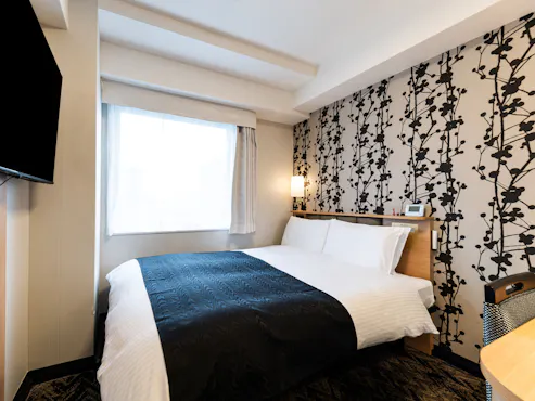 ベッド:140cm×200cm