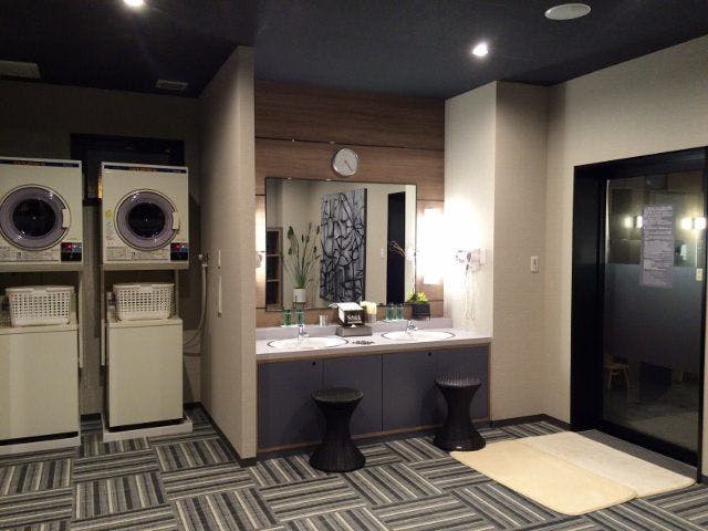 ห้องเปลี่ยนเสื้อผ้าอาบน้ำสาธารณะ