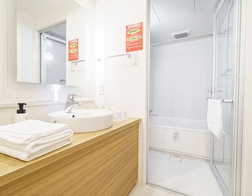 シモンズベッドとワイドバス