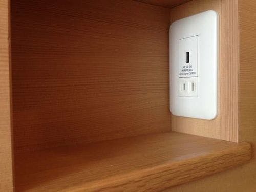 枕元にはＵＳＢ端子とコンセント