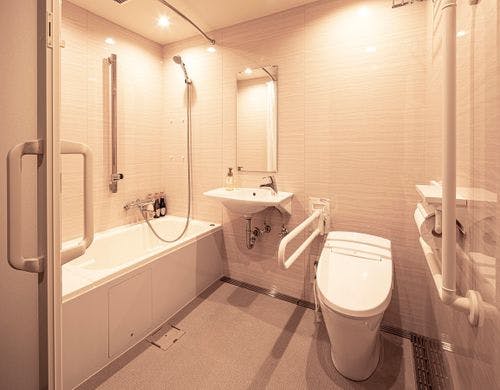 ユニバーサル（トリプル）バスルーム