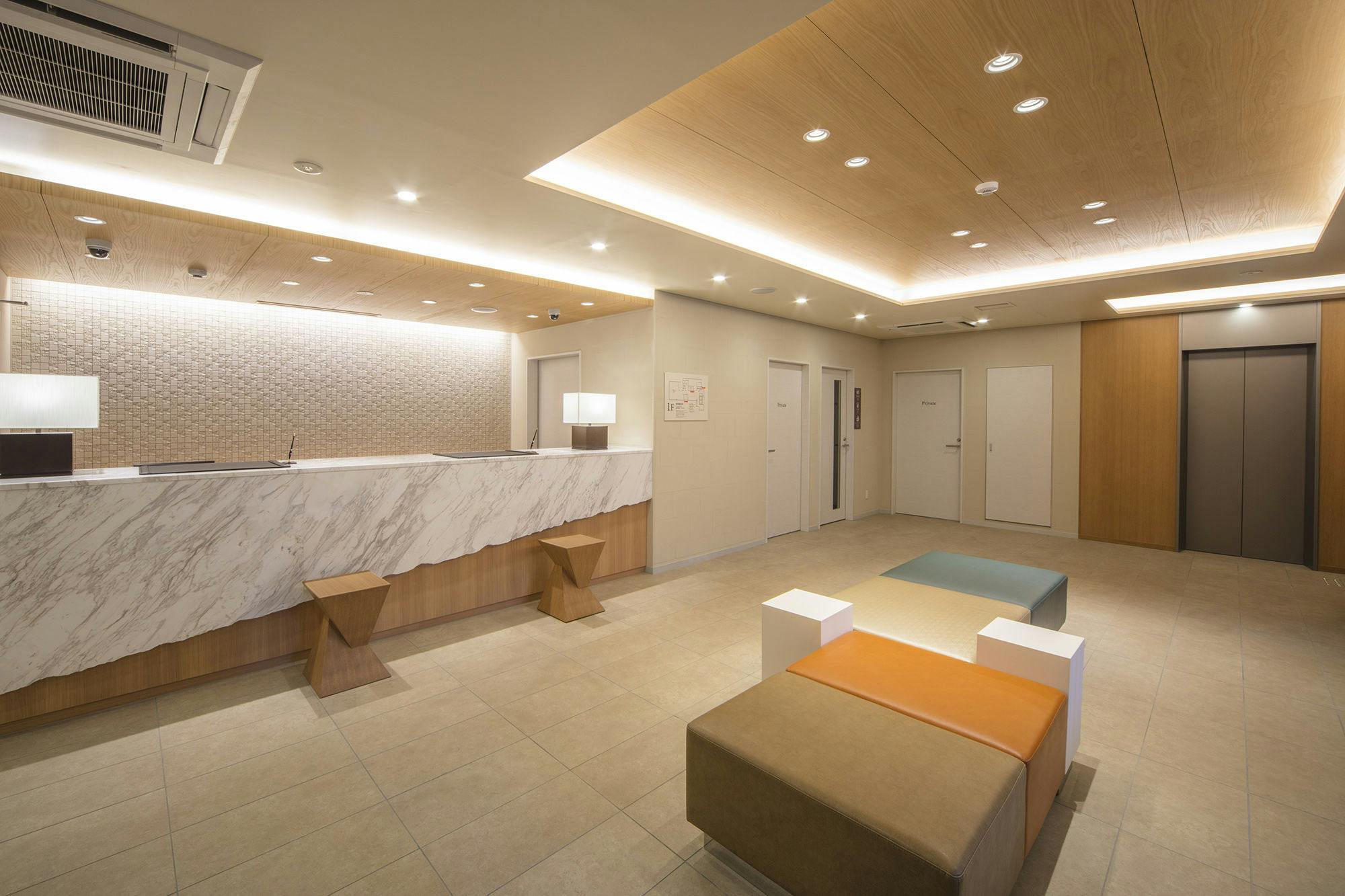 フロント・ロビー