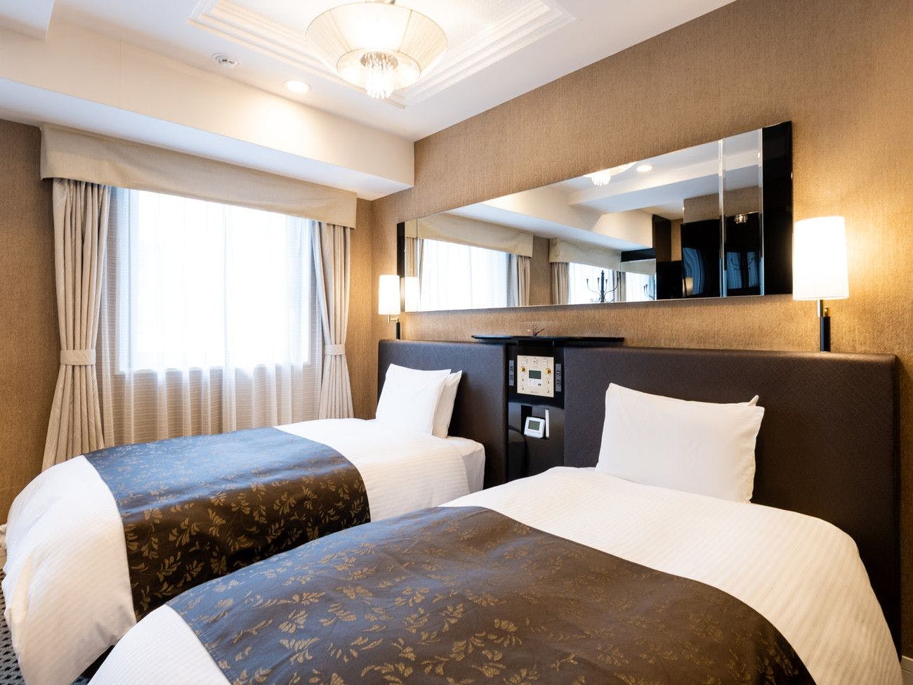 APA Hotel <Midosuji Honmachi Ekihigashi> (All Rooms Non-Smoking)