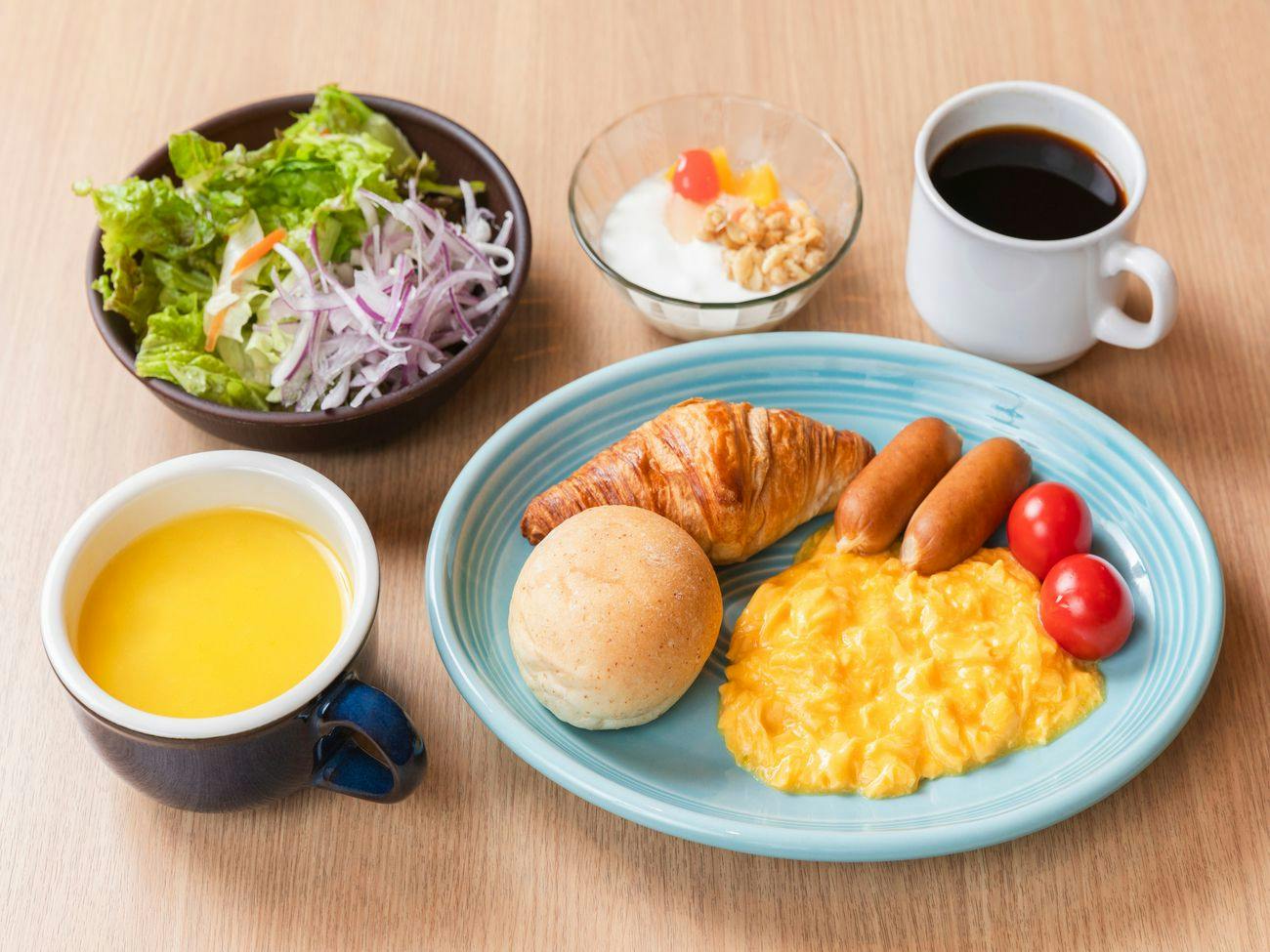 【30日前】東京駅から電車で1駅！コンビニ隣接で便利【朝食付き】