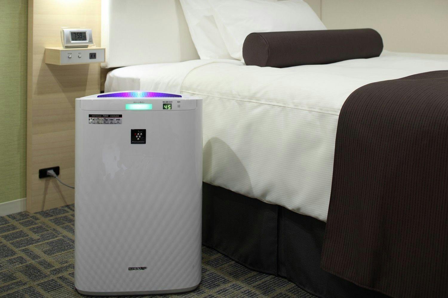 เครื่องฟอกอากาศพร้อมฟังก์ชันเพิ่มความชื้น/มีในทุกห้องพัก.