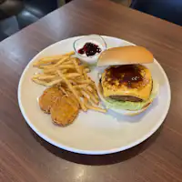 朝食のハムカツチーズバーガー