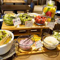 สลัดที่ใช้ผักท้องถิ่น