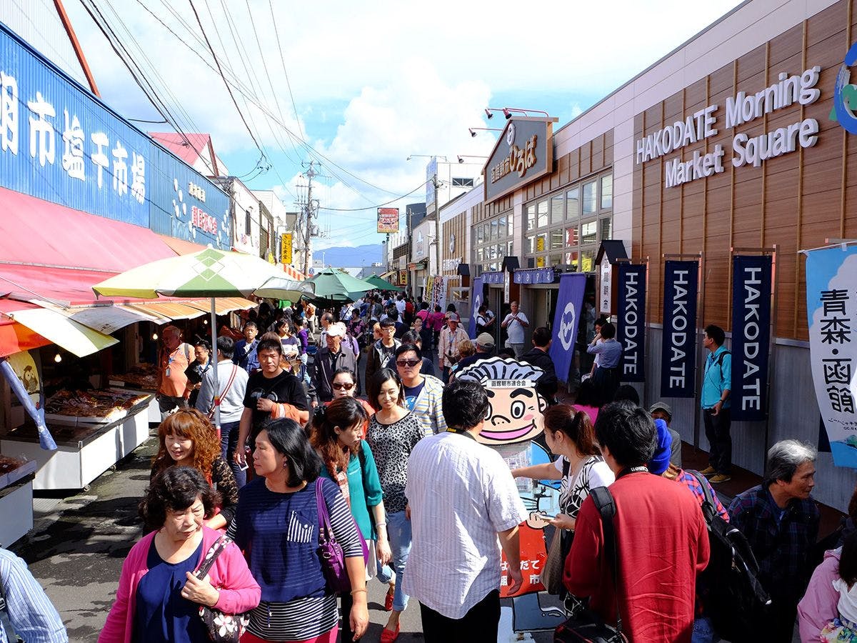 ■ ตลาดเช้าฮาโกดาเตะ / มีนักท่องเที่ยวมาเยือนจำนวนมาก
