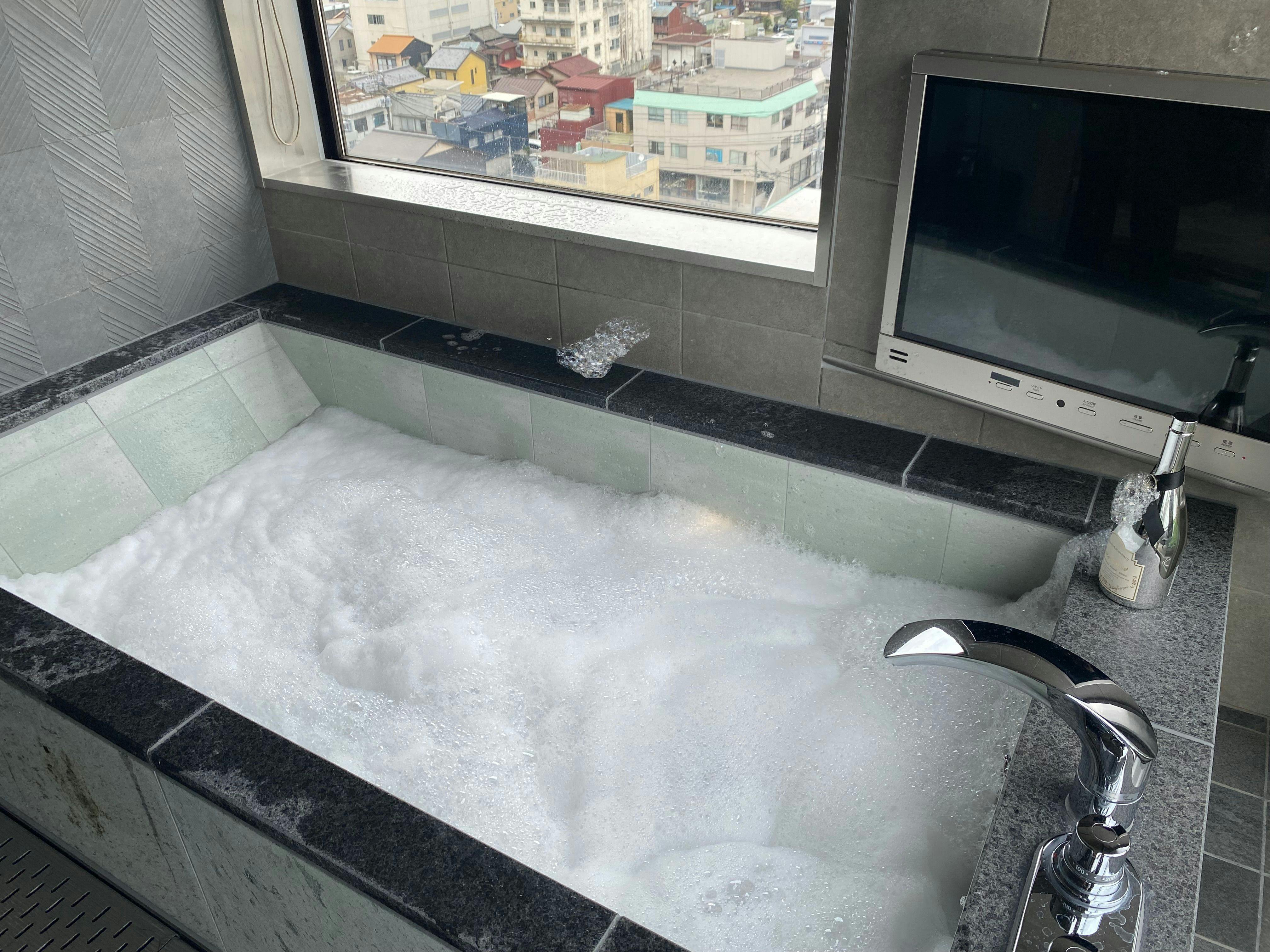 Château Noir บับเบิลบาธและบอดี้วอช