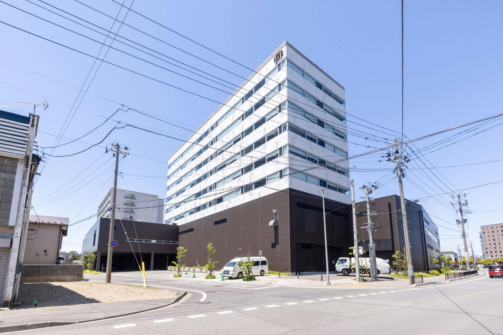 月のホテル外観