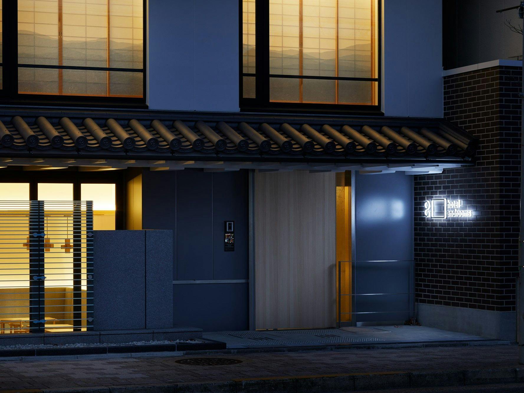 ホテル外観　夜