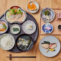 ตรงข้ามมีอาหารเช้าแบบญี่ปุ่นที่เรียวกัง Azumi Setoda.