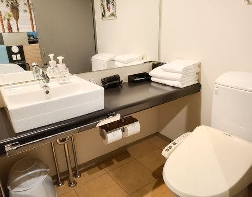 全室に洗い場付きバスルームを設置。