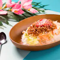 沖縄料理タコライスをお楽しみください