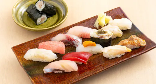 金沢の旬と技を味わう!!「鮨 歴々 金沢駅店-おまかせ握り鮨プラン」