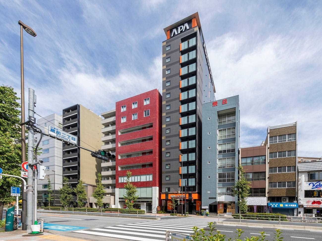 ホテル外観（昼）