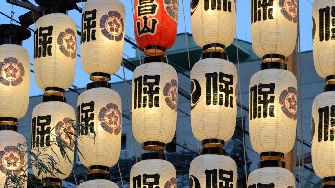 ホテルからは祇園祭りもほど近く。