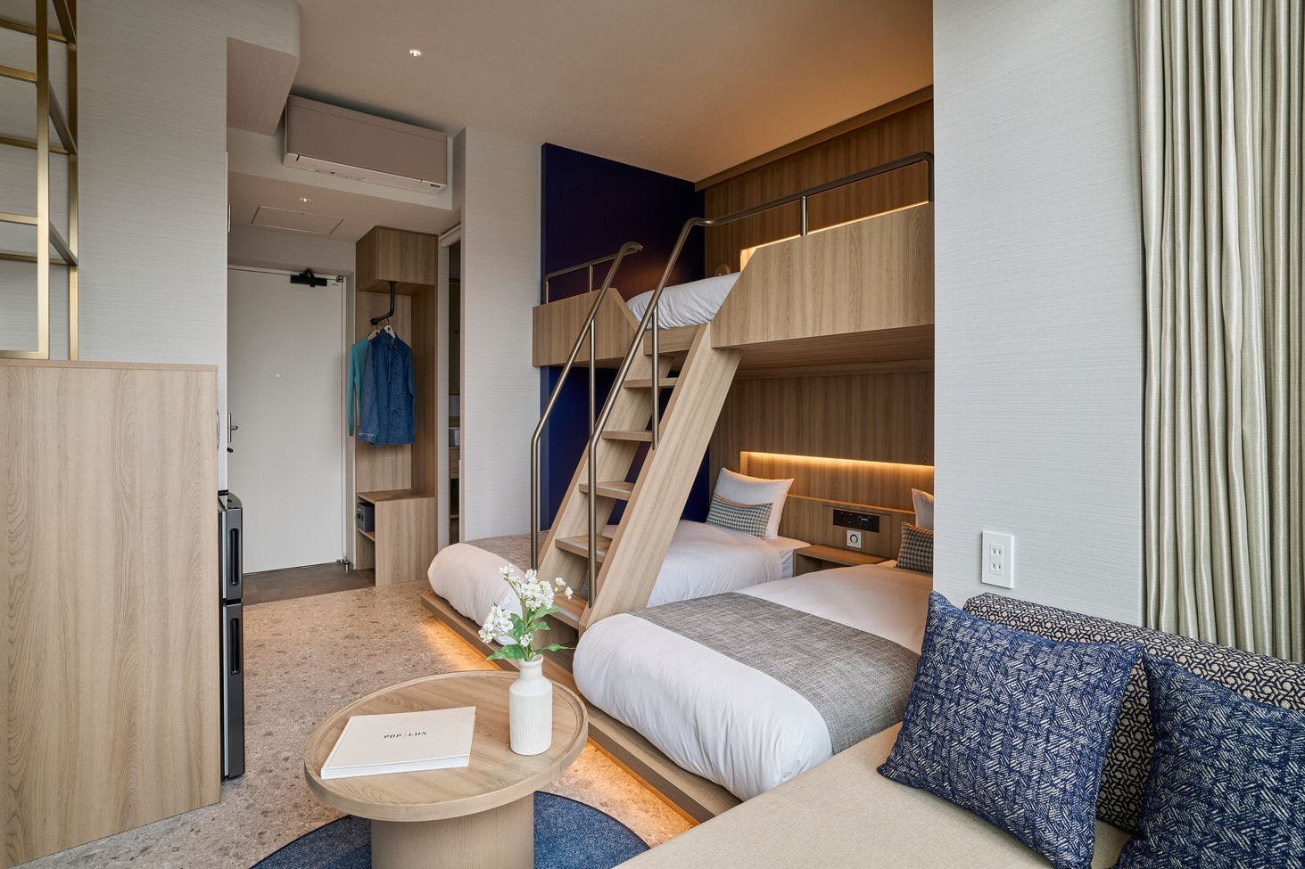 スリーベッドバンクルーム