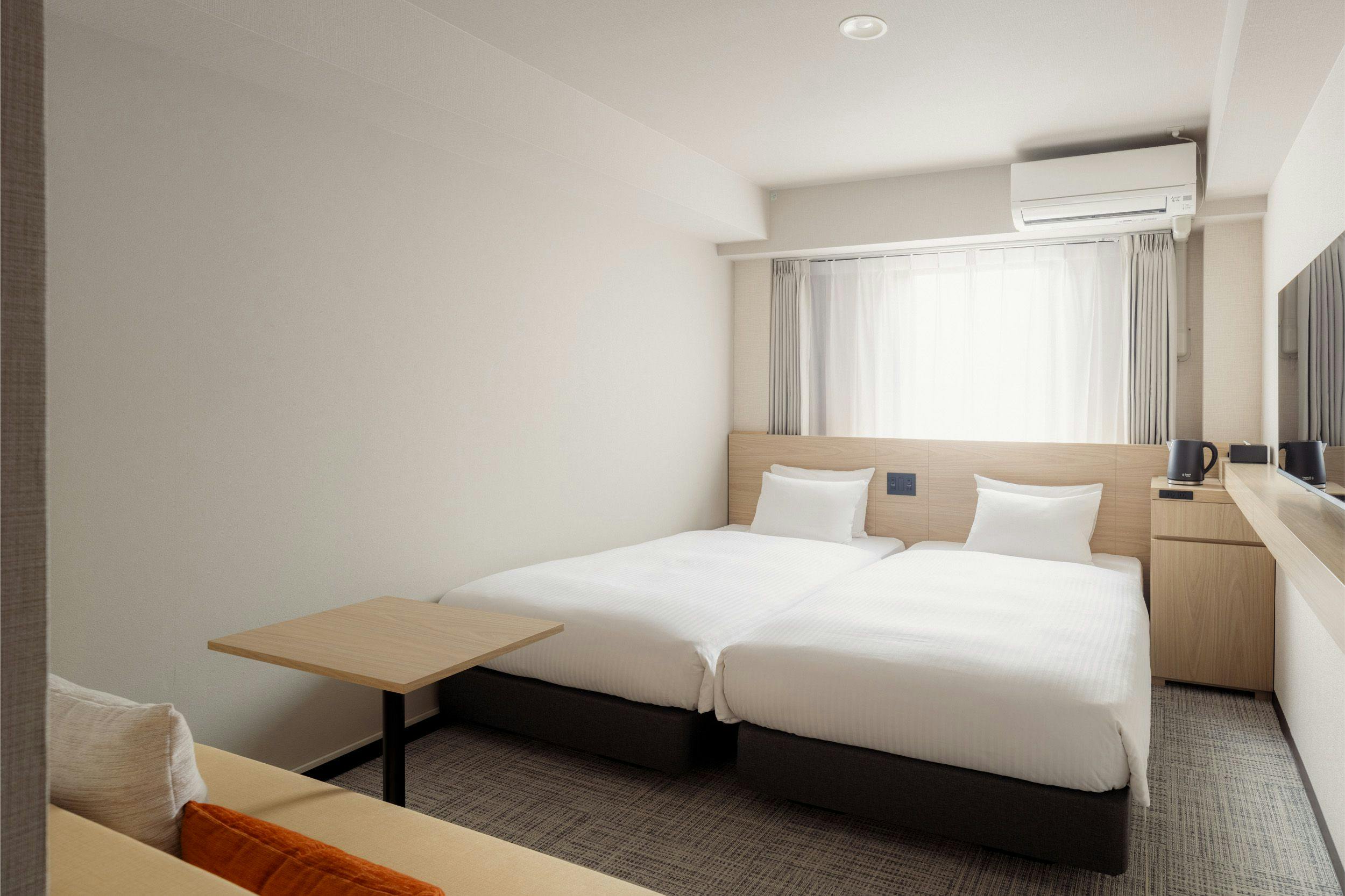 ซูพีเรีย ทวิน