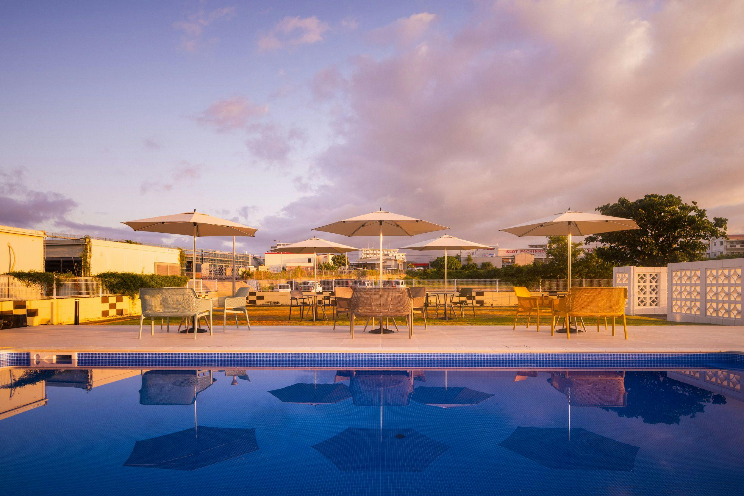 สระว่ายน้ำกลางแจ้ง