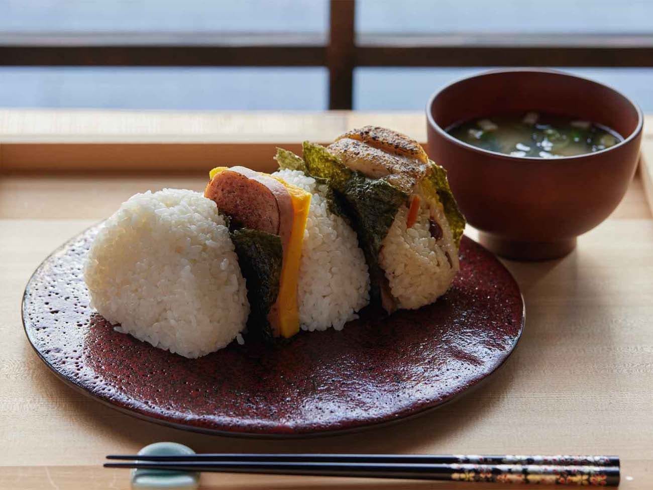 Breakfast (Omusubi rice balls)