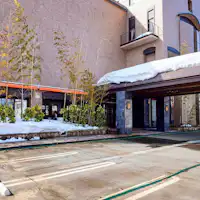 ホテル前駐車場(無料)