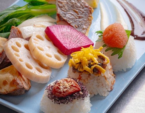 食べるのが楽しみになる色鮮やかな朝食