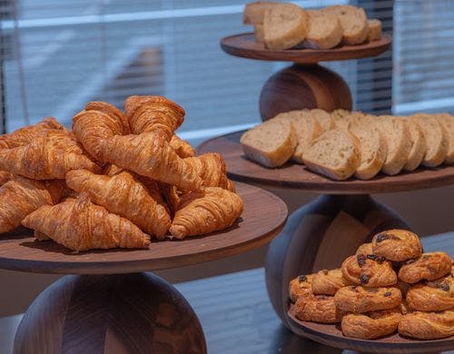 ジャムやバターをつけて