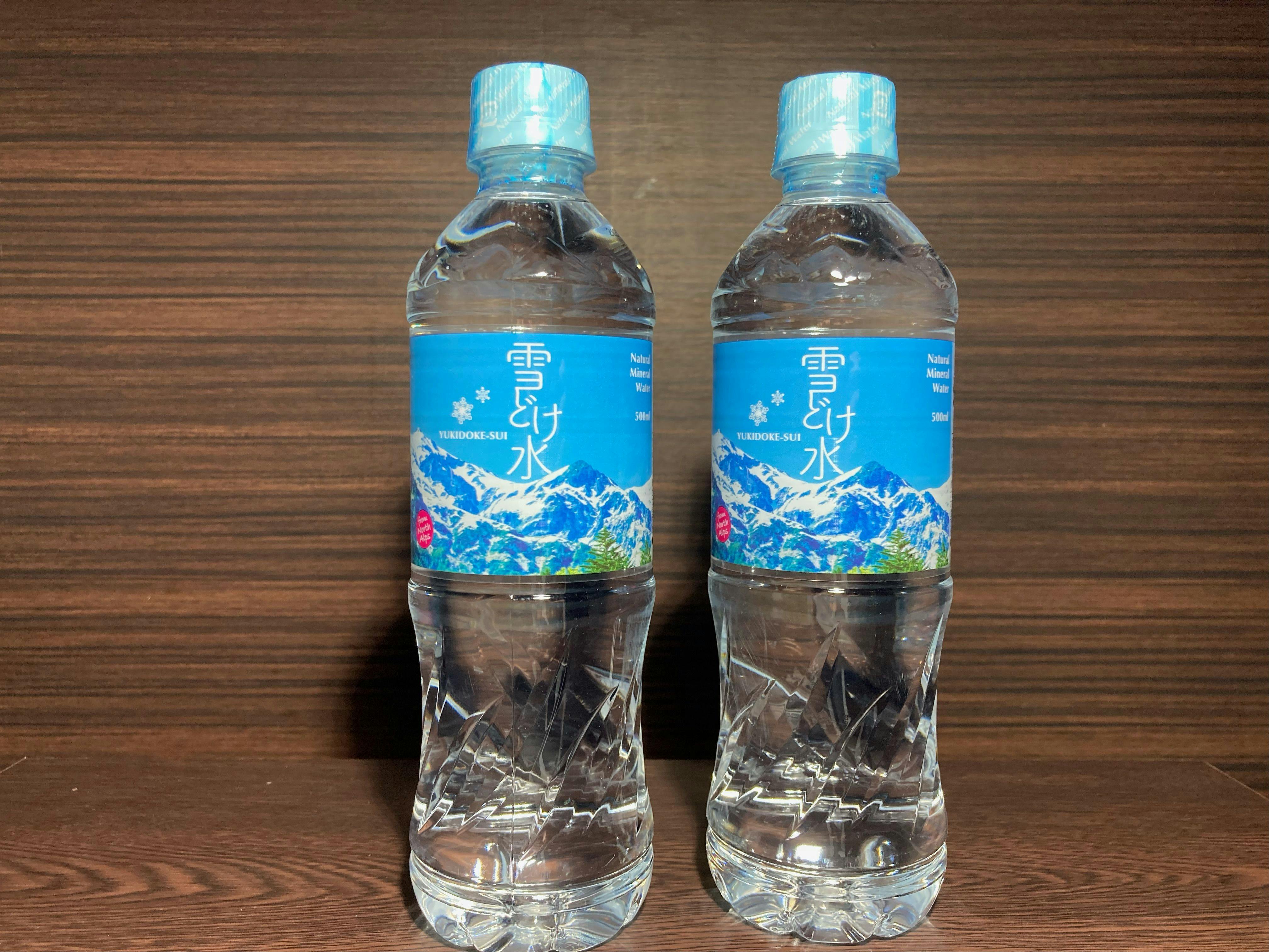 冷蔵庫内に無料のお水がございます