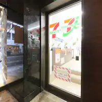 1階ロビーからセブンイレブンさんへの入口