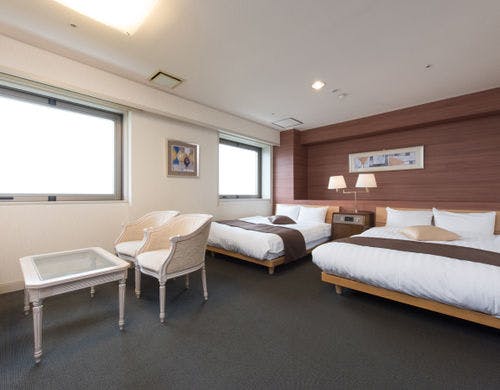 ベッドまわりも広々としています！