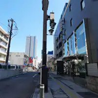 ถนนหลักหน้าโรงแรม