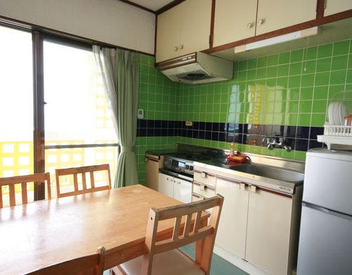 〈コンドミニアム〉キッチン