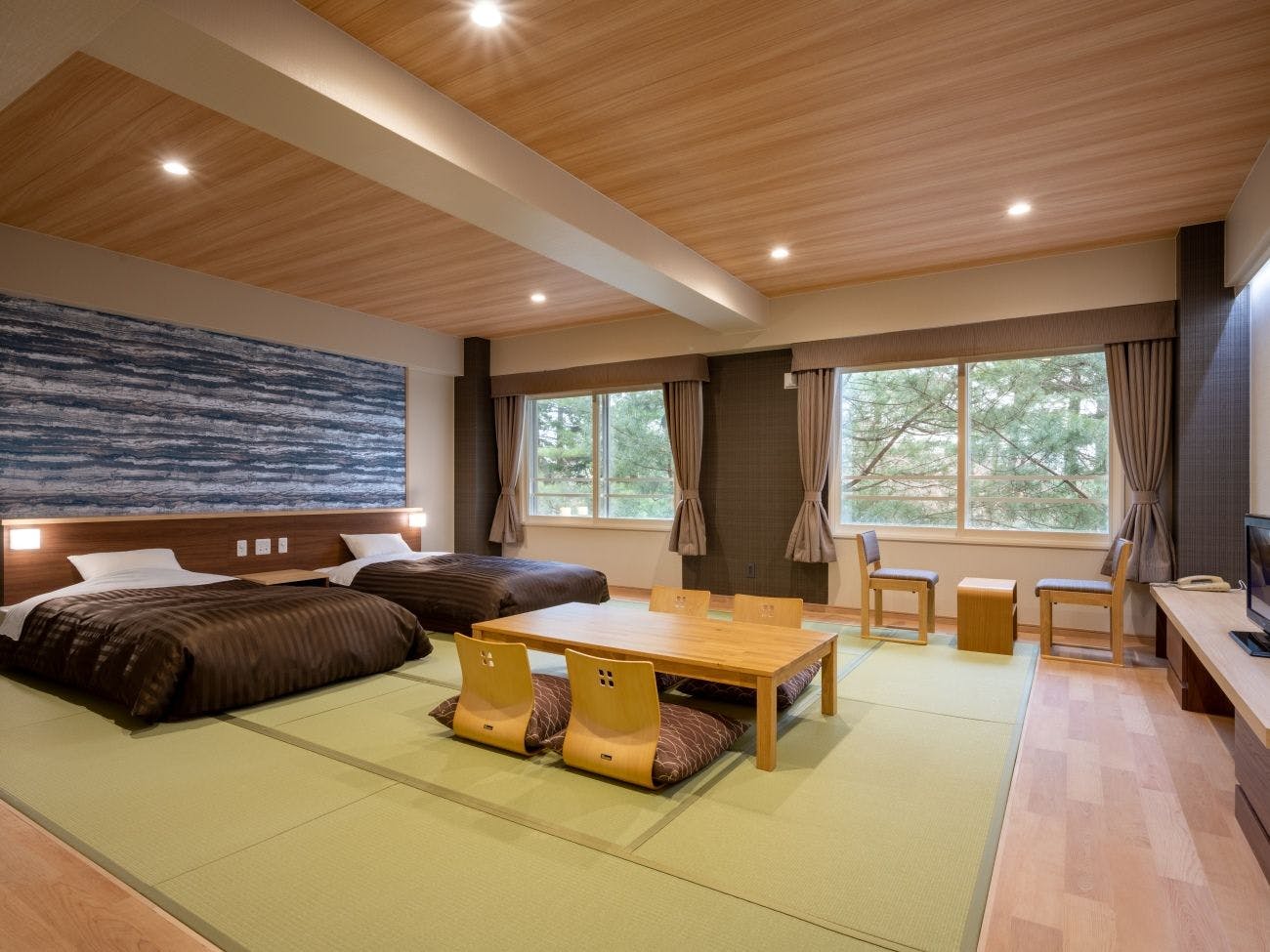 ห้องสไตล์ญี่ปุ่นโมเดิร์นในป่า