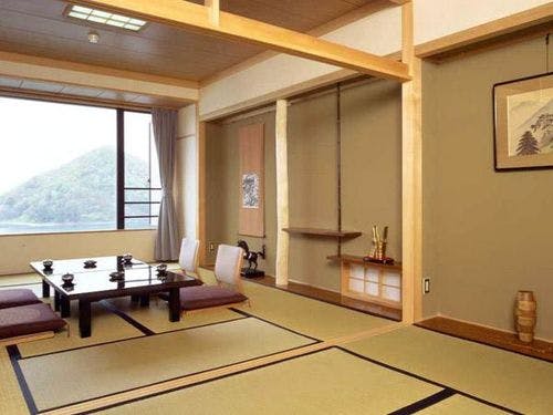 お部屋から青森市の夜景がご覧になれます。