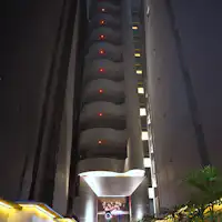 Fasad yang bersinar.