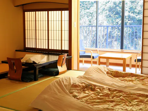 Contoh bilik gaya Jepun: futon