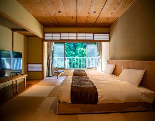 温泉の内風呂付川沿いハリウッドツイン