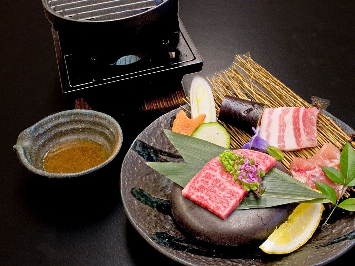 【미식 플레이트】현지 고기 3종