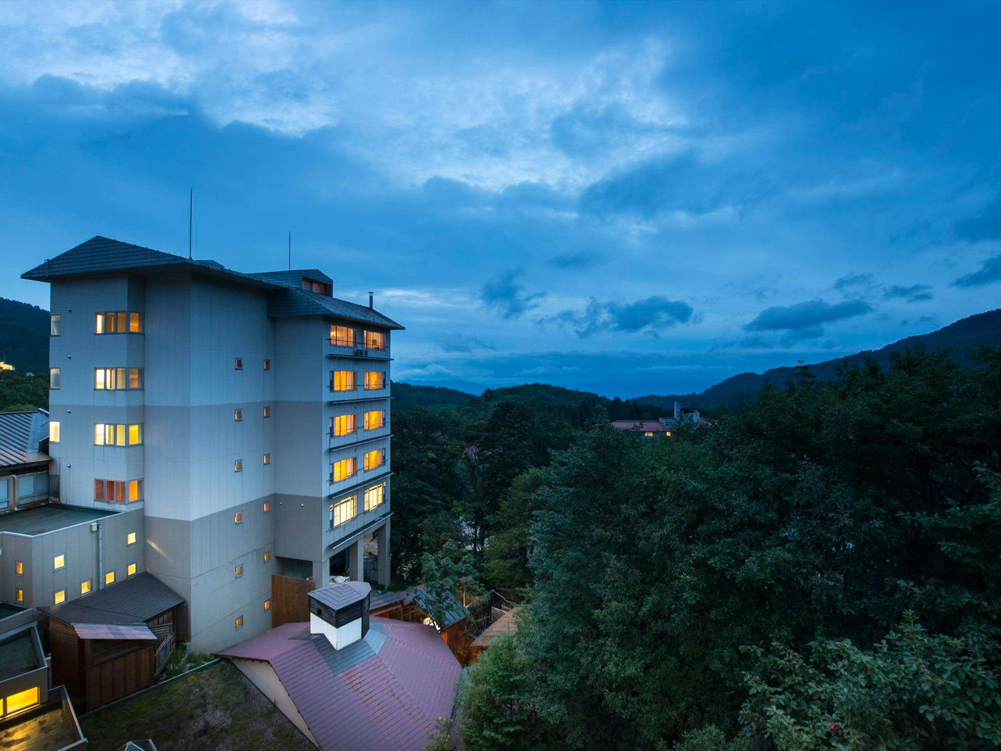 ลูเซนต์ยามพลบค่ำ